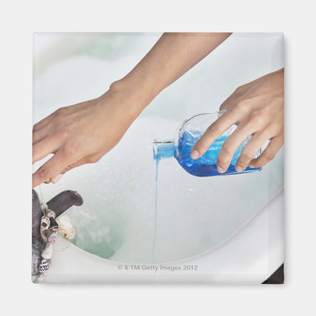 Imán Acercamiento de una aromaterapia vertida a mano po (Frente)