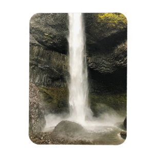 Imán Al fondo de las cataratas de Latourell, Oregón