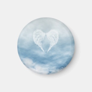 Imán Alas Ángel en el cielo azul nublado