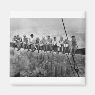 Imán Almuerzo sobre un rascacielos