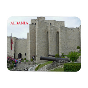 Imán Alrededor del Museo de Skanderbeg de Albania