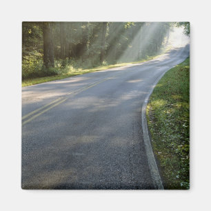Imán Amanecer a través de la niebla junto al río Verd