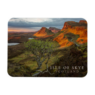 Imán Amanecer en las montañas Quiraing en Skye, Escocia