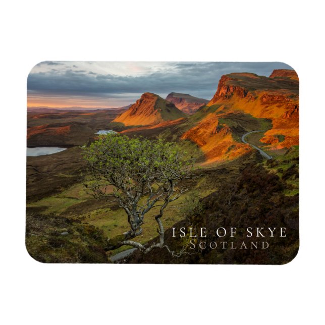 Imán Amanecer en las montañas Quiraing en Skye, Escocia (Horizontal)