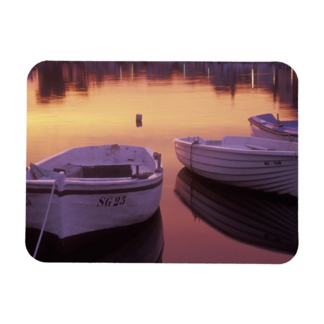 Imán Amanecer sobre el puerto de Stari Grad con pesca (Horizontal)