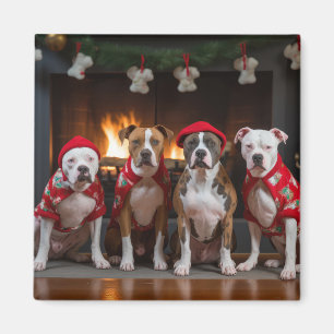 Imán American Staffordshire junto a la chimenea Navidad