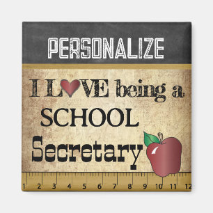 Imán Amor que es una secretaria de la escuela