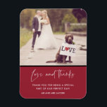 Imán Amor y agradecimiento a Red Boda Photo Magnet<br><div class="desc">Comparte tu foto favorita de boda con tus invitados bodas,  amigos,  familia y fiesta de boda con estos imanes de fotos personalizados en nuestro diseño de "amor y agradecimiento". Personalizar con su foto,  mensaje personalizado y nombres.</div>