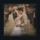 Imán Amor y gracias Boda.<br><div class="desc">Anunciando nuestro Amor y Gracias Boda Foto Gracias Magnet, la manera perfecta de expresar gratitud a sus seres queridos por su apoyo y buenos deseos en su día especial. Cada imán presenta un reconfortante mensaje de "Amor y Gracias" que se muestra elegantemente junto a una foto de personalizable de tu...</div>