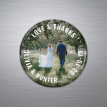 Imán Amor y gracias Boda de fotos Gracias por favores<br><div class="desc">Gracias por su estilo y añade un toque de moda a la decoración de la recepción nupcial con estos imanes de fotos personalizados redondos. Las imágenes y todos los textos son simples para el personalizar, por lo que se pueden usar fácilmente para una ducha de novia, una fiesta de compromiso...</div>