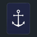 Imán Anclaje azul de la Marina Náutica<br><div class="desc">Moderno imán Minimalista de fotos Náuticas con ancla blanca sobre fondo azul marino. Perfecto como decoración de casa de playa,  regalo para papá,  padrinos y más.</div>