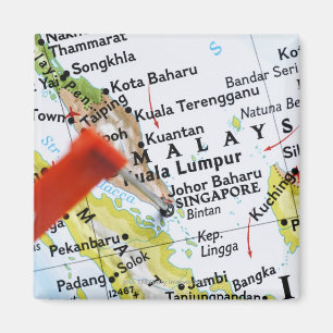 Imán Anclaje de mapa colocado en Singapur en el mapa, e