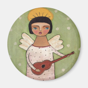 Imán Ángel que toca la guitarra