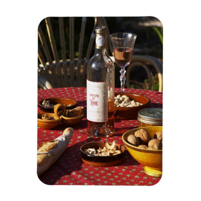 Imán Aperitivo y aperitivos preparados: pan, aceitunas, (Vertical)