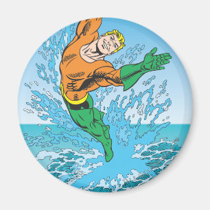 Imán Aquaman salta fuera del mar