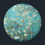 Imán Árbol de almendras floreciente - Vincent Van Gogh<br><div class="desc">El floreciente árbol de almendros es uno de los cuadros más conocidos de Vincent van Gogh y es digno de mención en que tanto Van Gogh como su familia más cercana tuvieron la obra en alta estima. Este cuadro es uno de un pequeño puñado que Van Gogh produjo con una...</div>