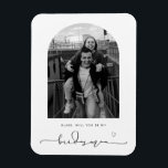 Imán Arch Frame Servirás de mi Bridesman Magnet<br><div class="desc">Minimalista y moderno serás mi imán de proposición de novia. Para una personalización más avanzada de este diseño,  por ejemplo,  cambiar el diseño,  el tamaño de letra o el tamaño del texto,  haga clic en el botón "PERSONALIZAR" de arriba. Por favor,  contáctame para cualquier pregunta.</div>