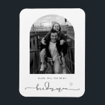 Imán Arch Frame Servirás de mi Bridesman Magnet<br><div class="desc">Minimalista y moderno serás mi imán de proposición de novia. Para una personalización más avanzada de este diseño,  por ejemplo,  cambiar el diseño,  el tamaño de letra o el tamaño del texto,  haga clic en el botón "PERSONALIZAR" de arriba. Por favor,  contáctame para cualquier pregunta.</div>