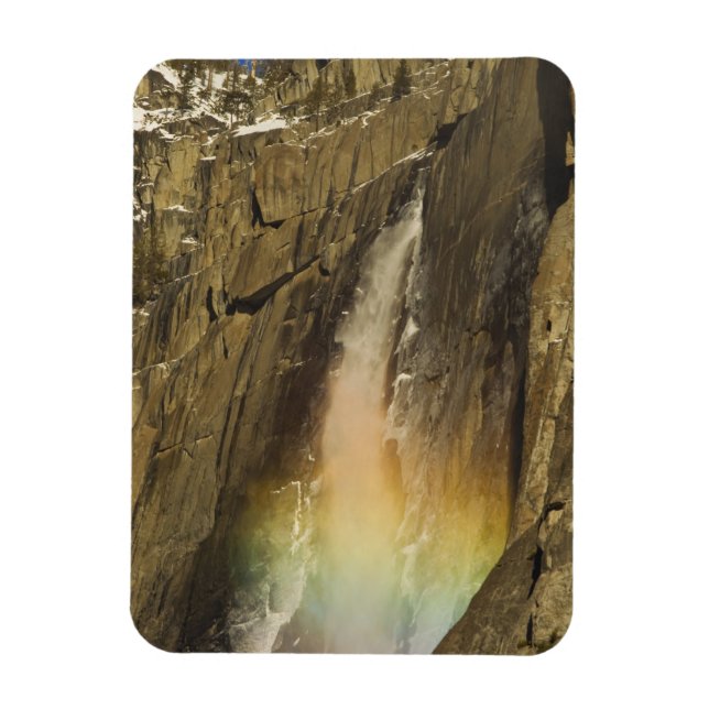 Imán Arcoiris en las cataratas del Alto Yosemite en Yos (Vertical)