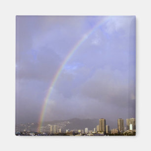 Imán Arcoíris sobre Honolulu, Hawái, EE. UU.