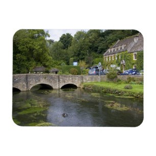 Imán Arroyo de truchas en el pueblo de Bibury,
