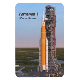 Imán Artemis One Moon Rocket on Pad