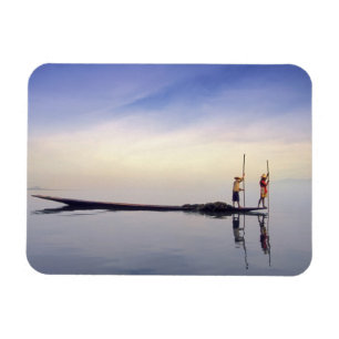Imán Asia, Birmania, (Myanmar) Barco pesquero reflejado