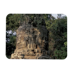 Imán Asia, Camboya, Siem Reap. Enormes esculturas de pi