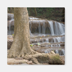 Imán Asia, Cascada en la frontera entre Tailandia