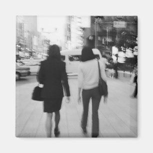 Imán Asia, Japón, Tokio. Mujeres jóvenes en el Ginza.