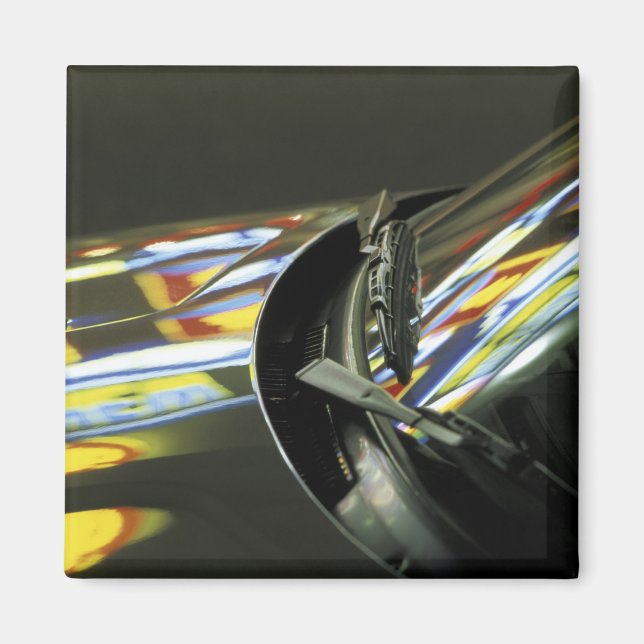 Imán Asia, Malasia, Melaka. Reflexiones de neón en el c (Frente)