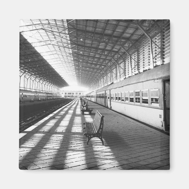 Imán Asuán Egipto, Interior de la Estación de Trenes de (Frente)