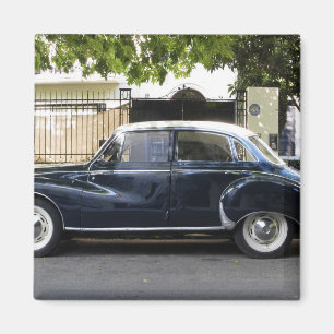 Imán Audi es un coche antiguo pero muy bien conservado.