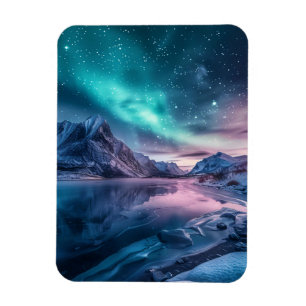 Imán Aurora Borealis sobre el paisaje montañoso nevado