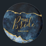 Imán Azul marino y Relieve metalizado dorado Agate Marb<br><div class="desc">Diseño de Geode Dorado de Marble de color Azul y Relieve metalizado dorado de Marina,  con fuentes modernas y manuscritas. ¡Boda de moda y Moda en el imán de la novia! ~ Revisa mi tienda para ver toda la suite boda para este diseño!</div>