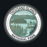 Imán Bandera de Canadá del Parque Nacional de las Mil I<br><div class="desc">Diseño artístico vectorial del Parque Nacional de las Mil Islas. El Park está situado en la ruta panorámica 1000 Islands Parkway,  en la región de las Mil islas del río Saint Lawrence.</div>