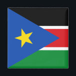 Imán Bandera de Sudán del Sur (África)<br><div class="desc">Este diseño presenta la bandera nacional de Sudán del Sur (conocida oficialmente como la República de Sudán del Sur), que es un país sin litoral en África central-oriental. Sudán del Sur limita con Etiopía al este, Sudán al norte, la República Centroafricana al oeste, la República Democrática del Congo al suroeste,...</div>