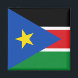 Imán Bandera de Sudán del Sur (África)<br><div class="desc">Este diseño presenta la bandera nacional de Sudán del Sur (conocida oficialmente como la República de Sudán del Sur), que es un país sin litoral en África central-oriental. Sudán del Sur limita con Etiopía al este, Sudán al norte, la República Centroafricana al oeste, la República Democrática del Congo al suroeste,...</div>