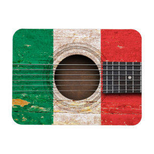 Imán Bandera italiana en la guitarra acústica vieja