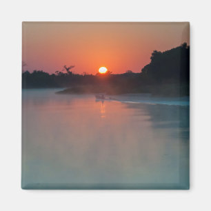 Imán Barca al amanecer en el río