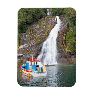 Imán Barca y cascada, Chile