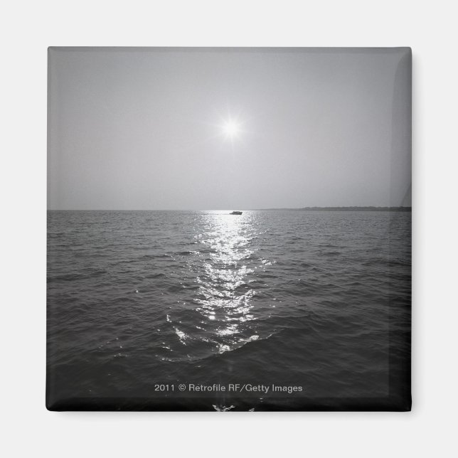 Imán Barco a distancia en el océano (Frente)