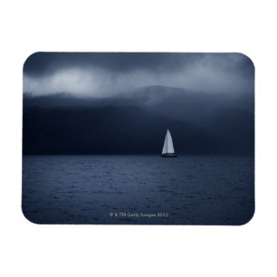 Imán Barco de navegación en clima tempestuoso en