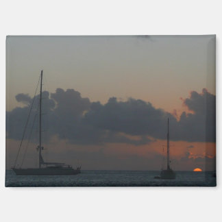 Imán Barcos de vela en el atardecer marino tropical