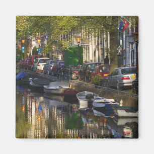 Imán Barcos y edificios a lo largo del cinturón del can