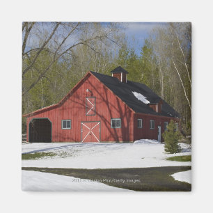 Imán Barn Rojo En Invierno
