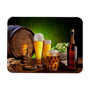 Imán Barril de cerveza con lentes de cerveza sobre una