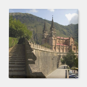 Imán Basílica de Covadonga, noroeste de España.