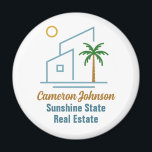 Imán Beach Real Estate Company Cute Personalizable<br><div class="desc">Este bonito imán de una empresa inmobiliaria tropical cuenta con una moderna casa de playa azul con una fresca palmera costera y un sol de la isla. Personalizar este artículo de marketing con su agente y nombre de negocio de la propiedad para clientes de compra de viviendas a lo largo...</div>