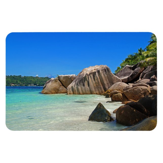 Imán Beautiful Tropical Sea with a Rocky Beach (Horizontal)